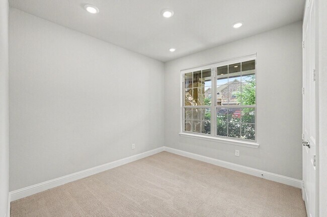 Building Photo - 2317 Willow Garden Dr