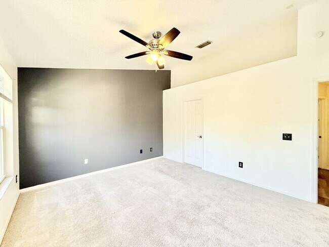 Building Photo - 13706 Forest Lake Dr