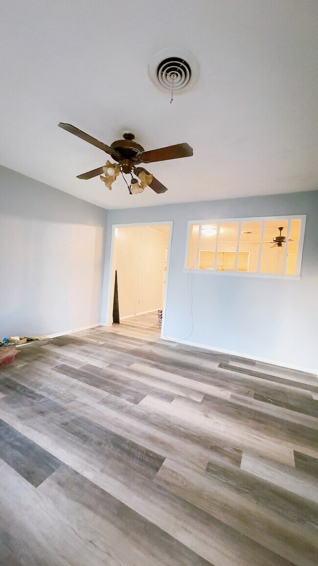 Building Photo - 1015 19th St SW