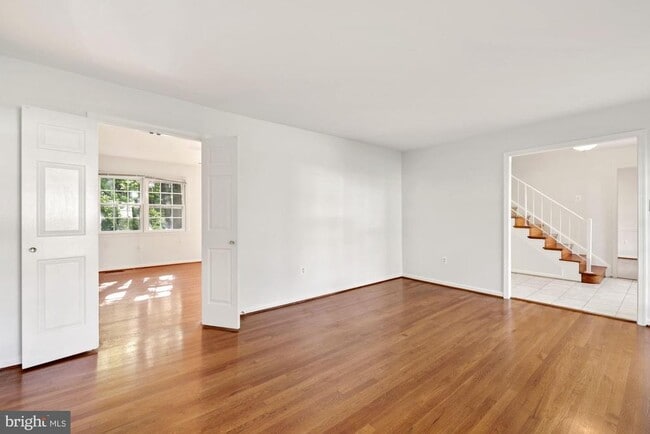 Building Photo - 8208 Gainsborough Ct W