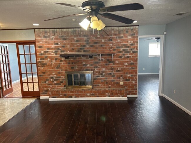 Building Photo - **2 weeks Free Rent***2310 Zinnia Court, K...