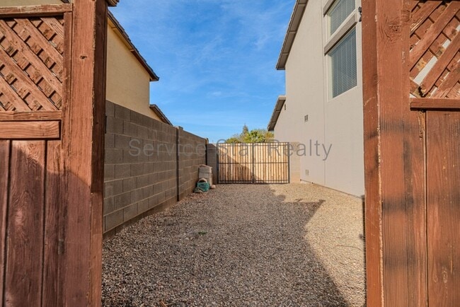 Building Photo - 3616 S Arroyo Ln