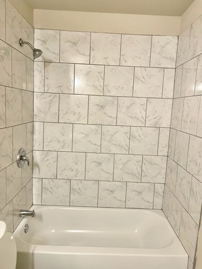 Building Photo - 1500 Lake Shore Dr