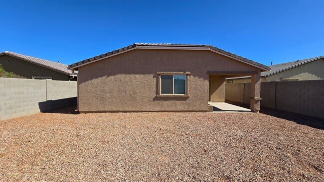 Building Photo - Gorgeous 4 year old home!