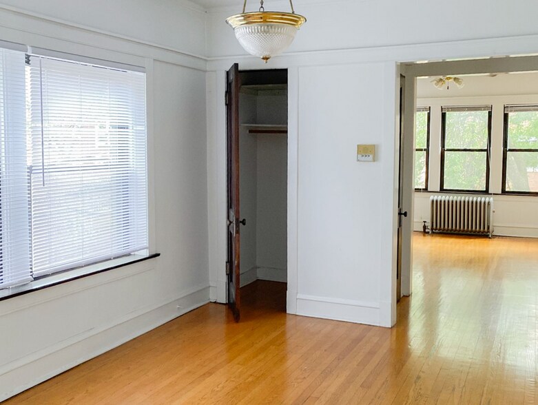 Building Photo - 1410 W Cornelia Ave