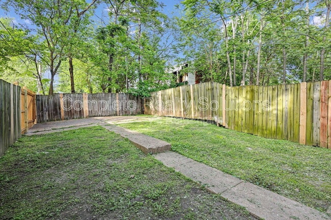 Building Photo - 3011 Miami St