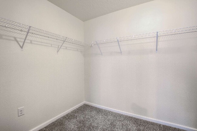 Building Photo - For Rent- 2nd month FREE Rent