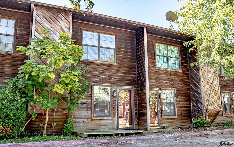 Building Photo - 1370 Oakland Ave