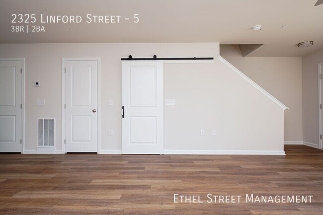 Building Photo - 2325 Linford St