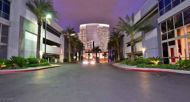 Building Photo - 4565 Dean Martin Dr