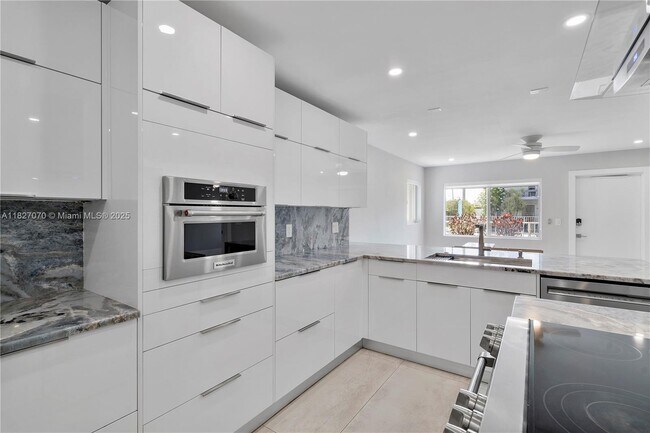 Building Photo - 2115 NE 37th Dr