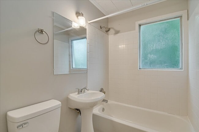 Building Photo - 531 Tubman St