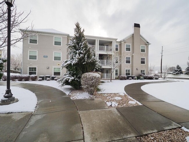 Building Photo - Beautiful Daybreak Condo