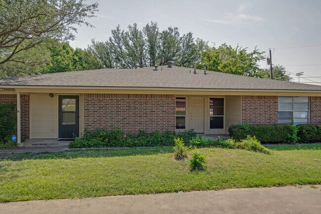 2 entry doors - 1233 Cordell St