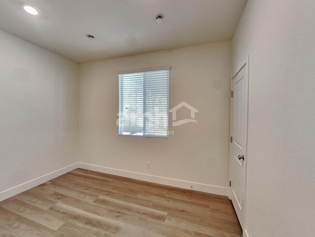 Building Photo - 262 Dahlia Rachel Pl
