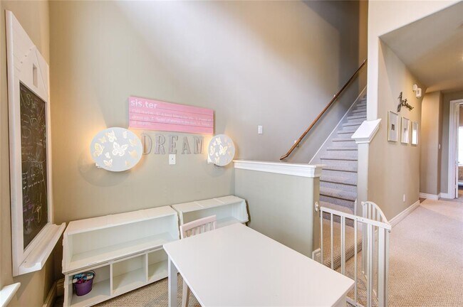 Building Photo - 1110 Sherwood Trail