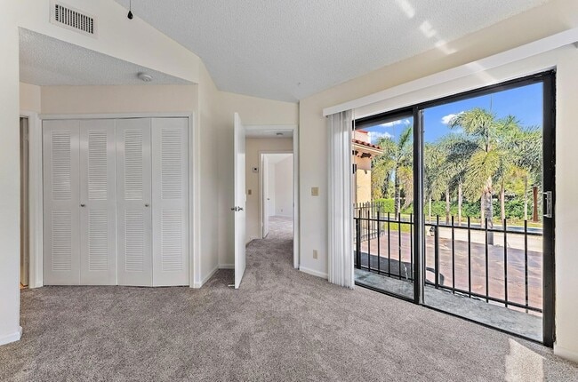 Building Photo - 3 Uno Lago Dr