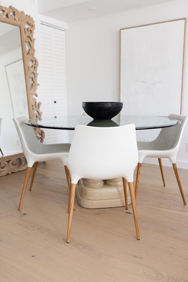 Building Photo - 104 Old Meadow Way