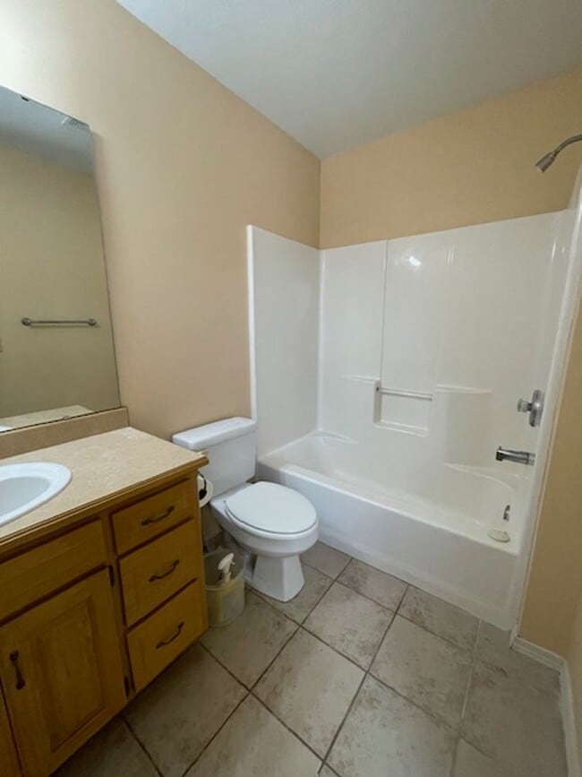 Building Photo - 4 Bedroom Home in SE Springfield!