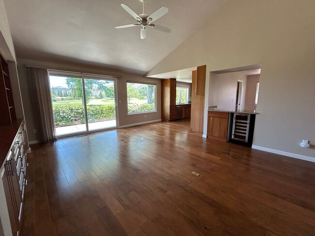 Building Photo - 329 Oak Leaf Cir