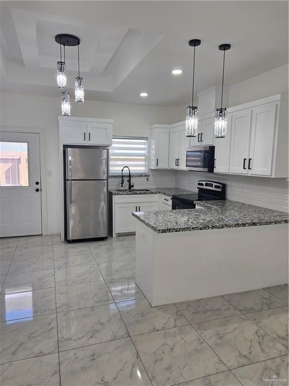 Building Photo - 4 W Woodson Dr