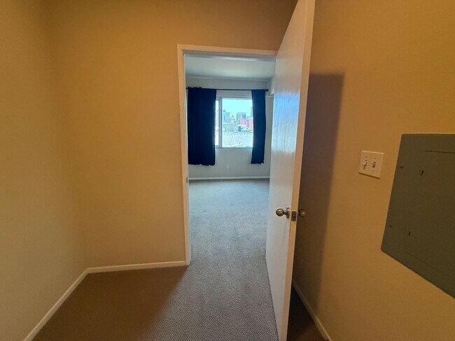 Building Photo - Downtown Condo in the Heart of San Diego!
