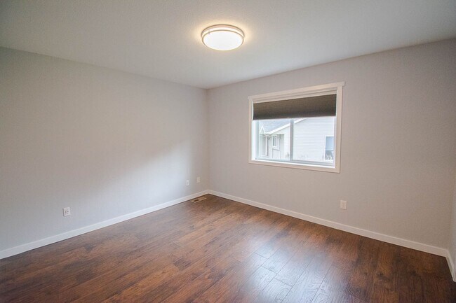 Building Photo - Gorgeous 4br home on nice lot with no backyard neighbors!