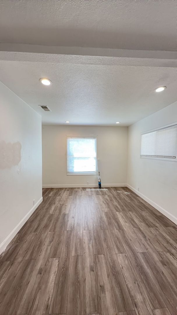 Building Photo - Inviting Open-Flow Home Perfect for Everyday Living & Entertaining
