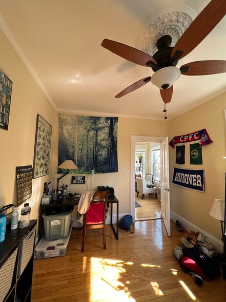 Building Photo - 176 Elm St