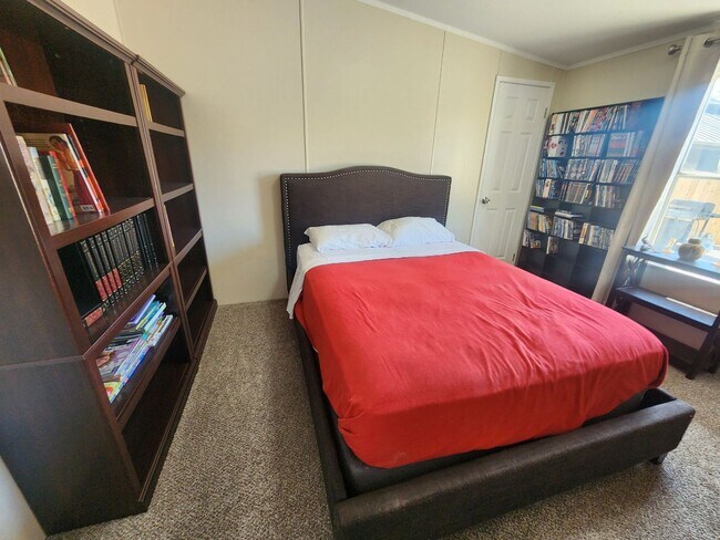 Building Photo - Fully Furnished 3 Bedroom Home coming July...