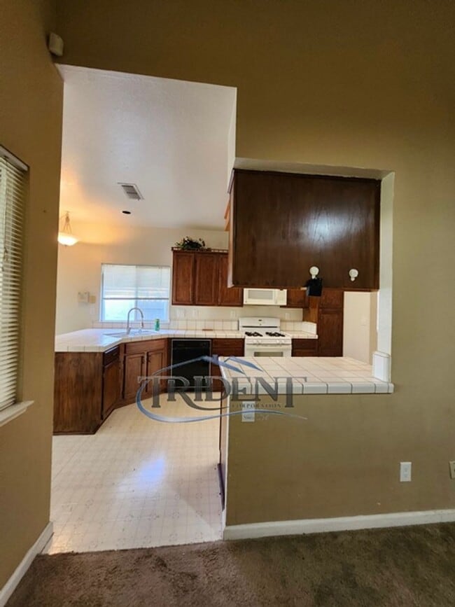 Building Photo - 3 bedroom, 2 bath house