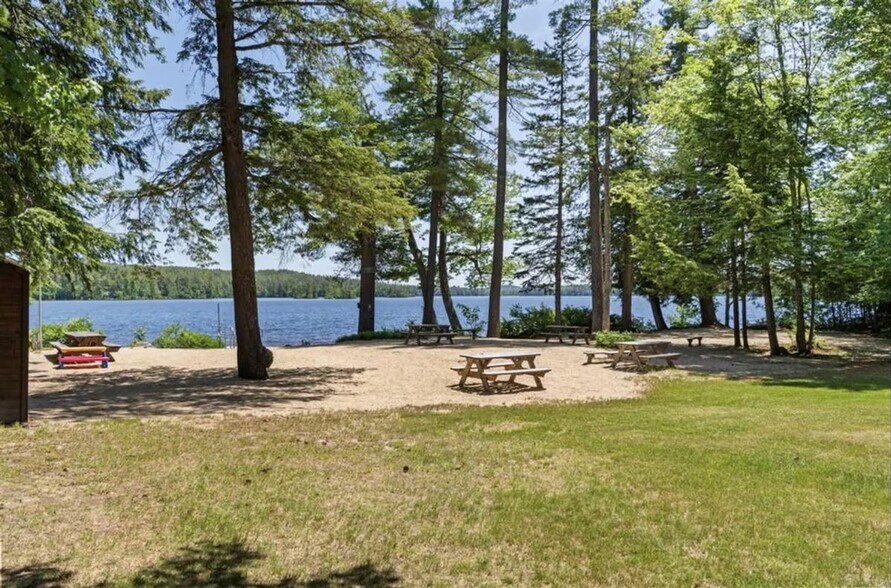 Building Photo - 46 Christmas Tree Ln