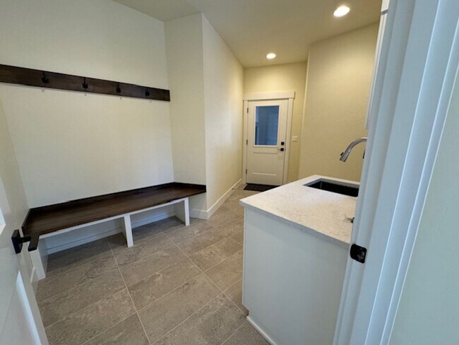 Building Photo - Brand New Home in NW Crossing with Professional office space!