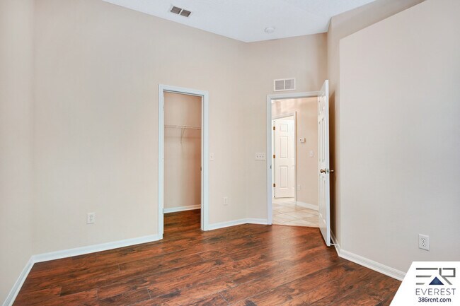 Building Photo - 32 Pierce Ln