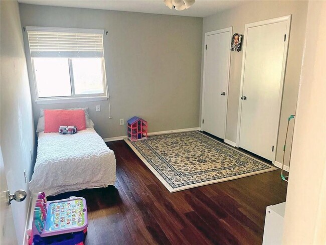 Building Photo - 346 Carpenter Dr NE