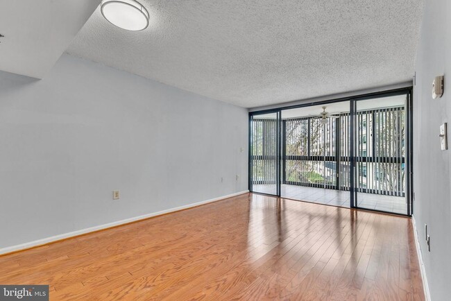 Building Photo - 1001 N Randolph St