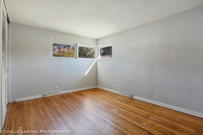 Building Photo - 59 Elmwood Dr