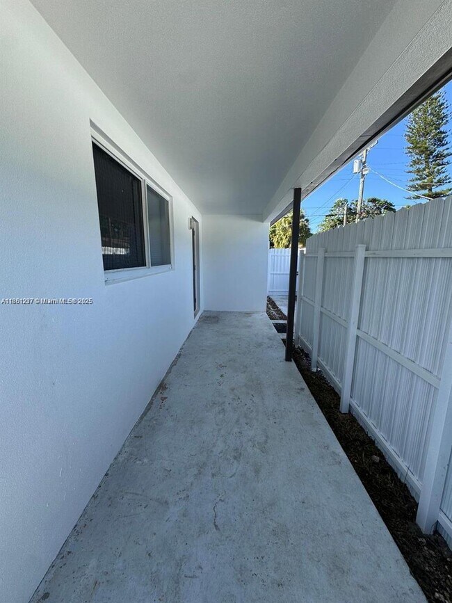 Building Photo - 2415 Thomas St