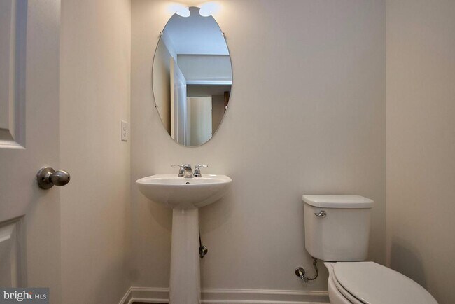 Building Photo - 43428 Robey Sq