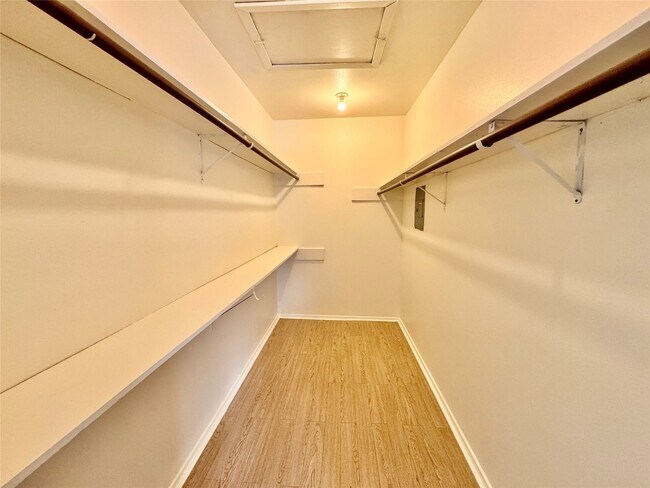 Building Photo - 10555 Turtlewood Ct