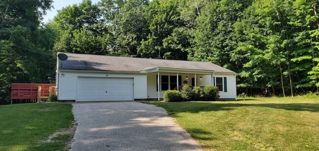 Primary Photo - 4 Bedroom Parsonage Property 1 Mile to Fra...