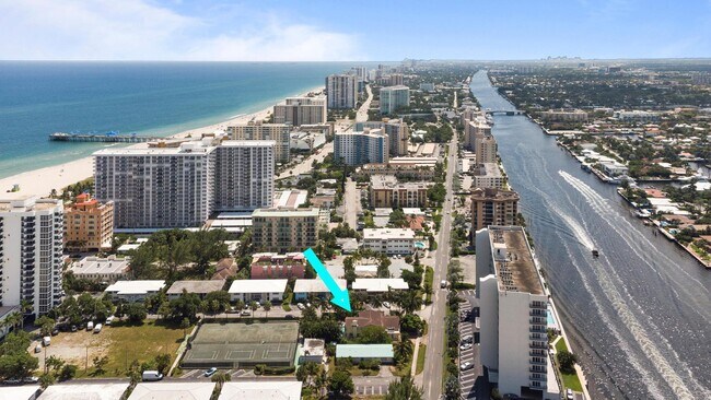 Building Photo - 518 N Riverside Dr