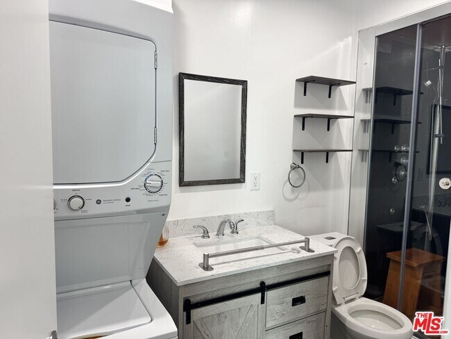 Building Photo - 727 S Gramercy Dr
