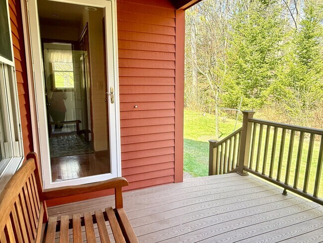 Building Photo - Meticulously Maintained 3BD/2.5BA Home in Quiet Westbrook Neighborhood!