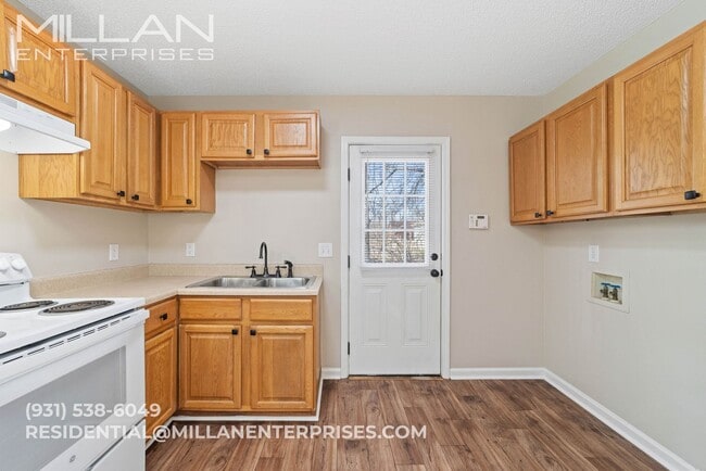 Building Photo - Charming Single Family Home Featuring Spacious Floor Plan and Eat-In Kitchen - Enjoy Your First M...