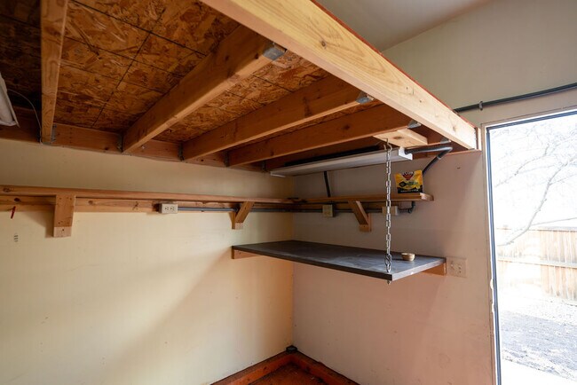 Building Photo - 350 Plowman Ct