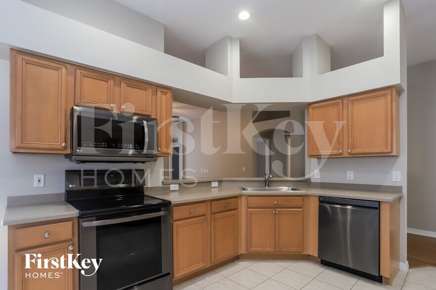 Building Photo - 9836 Laurel Ledge Dr