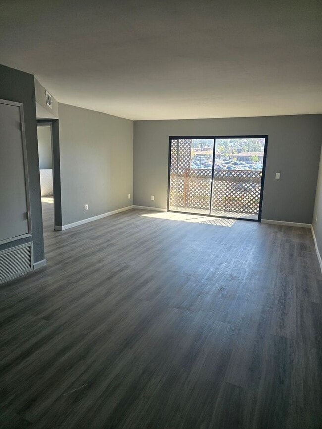 Primary Photo - Large 1 Bed 1 Bath Condo