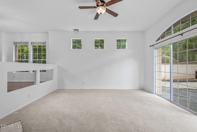 Building Photo - 375 Avenida De Royale