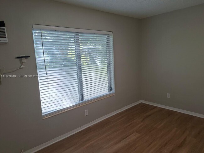 Building Photo - 13025 Emerald Dr